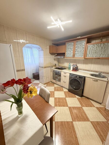 Matei Ambrozie, apartament de inchiriat 2 camere, parcare inclusa, metrou.