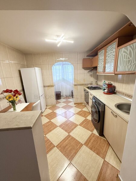 Matei Ambrozie, apartament de inchiriat 2 camere, parcare inclusa, metrou.